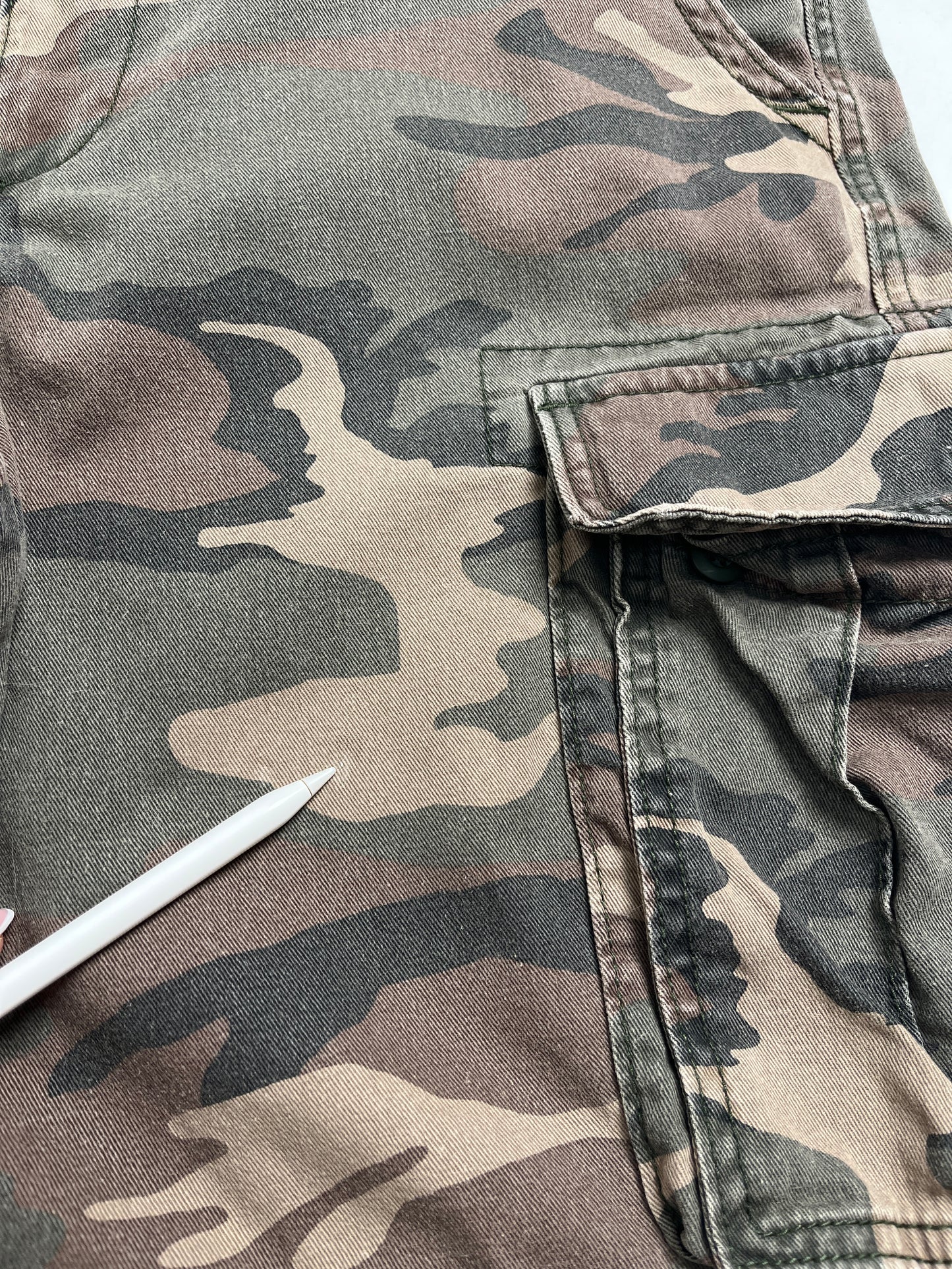 Droken-in Cargo Camuflaje Short - Talla 33
