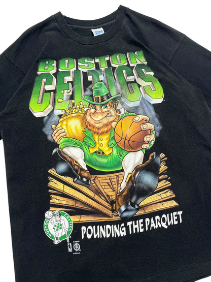 1990s Boston Celtics “Pounding the parquet” T-shirt - Talla L