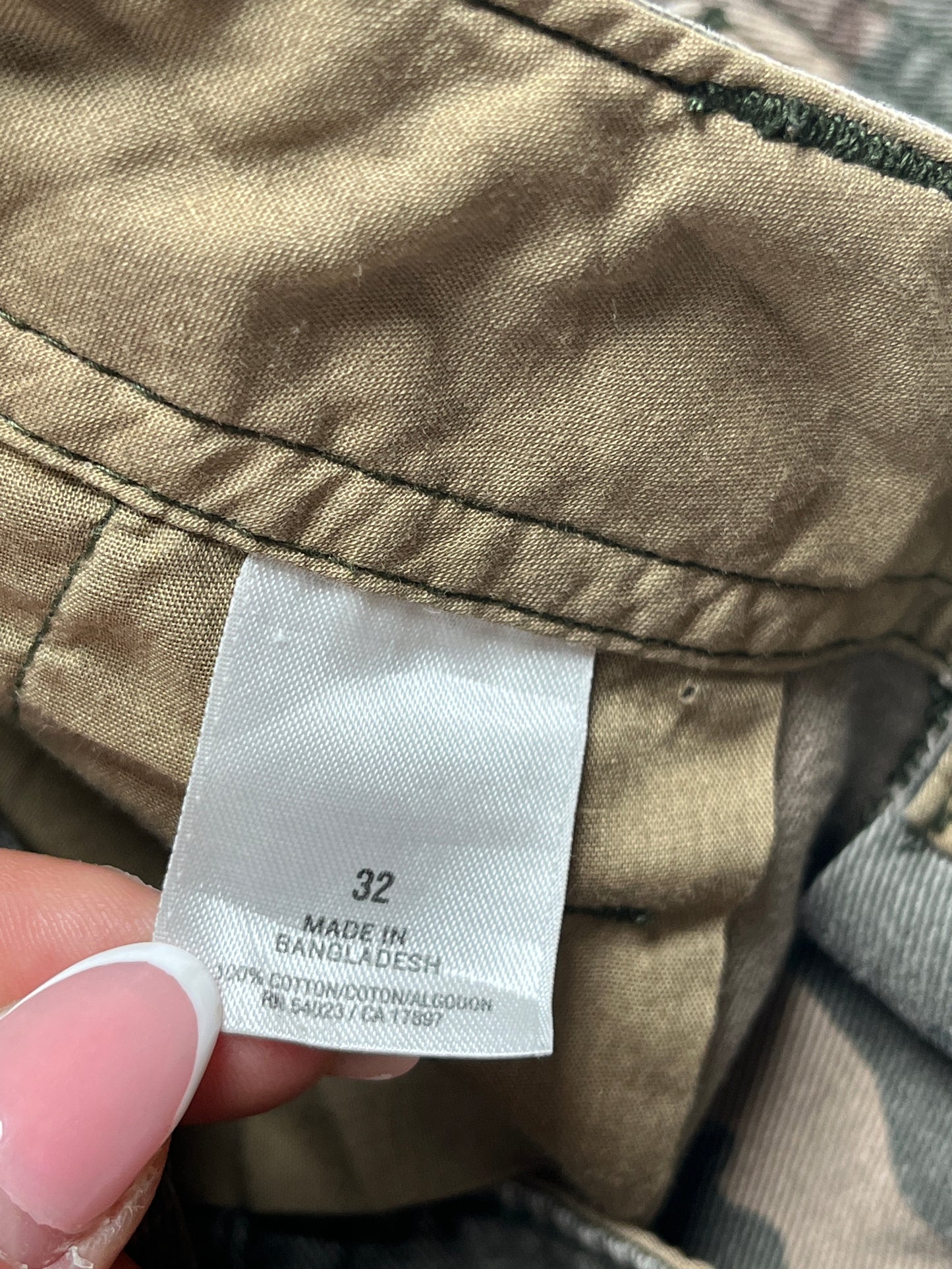 Droken-in Cargo Camuflaje Short - Talla 33