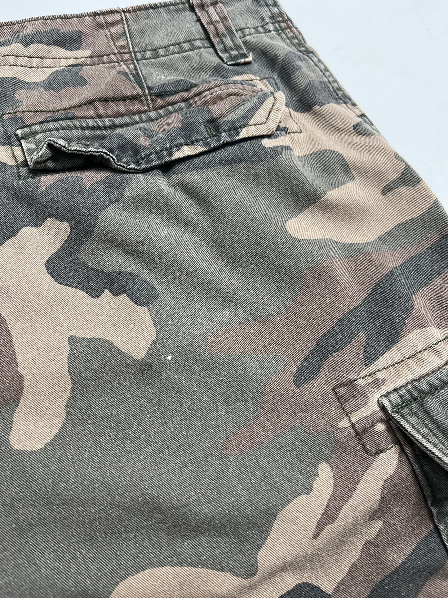 Droken-in Cargo Camuflaje Short - Talla 33