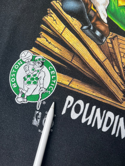 1990s Boston Celtics “Pounding the parquet” T-shirt - Talla L